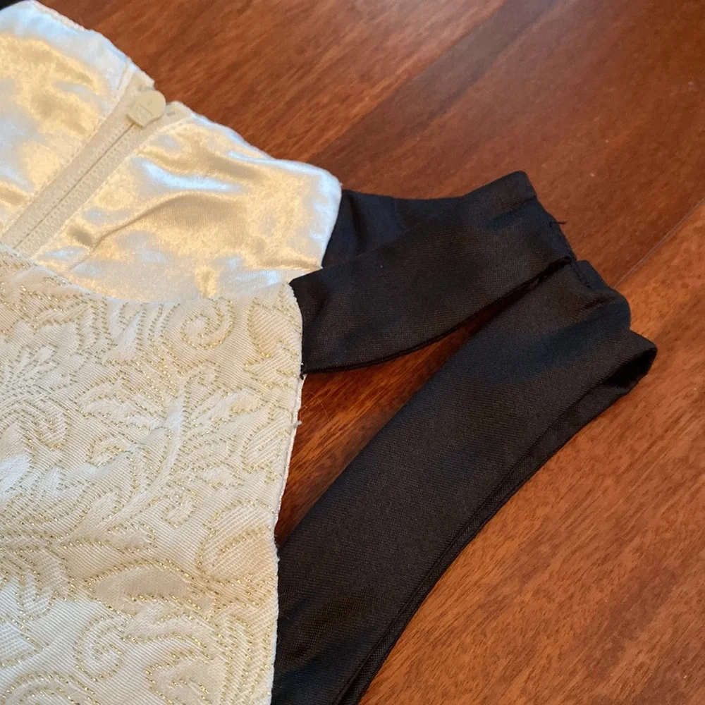 Children’s Place EUC Cream & Metallic beautiful Gold Dress w/Black Straps / Sz 8